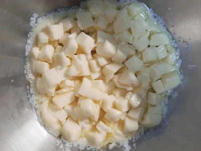 How to make pure milk hand-torn toast: Step 1