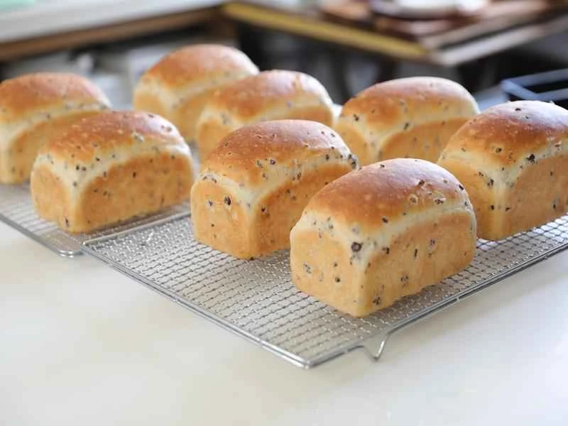 How to make pure milk hand-torn toast: Step 1