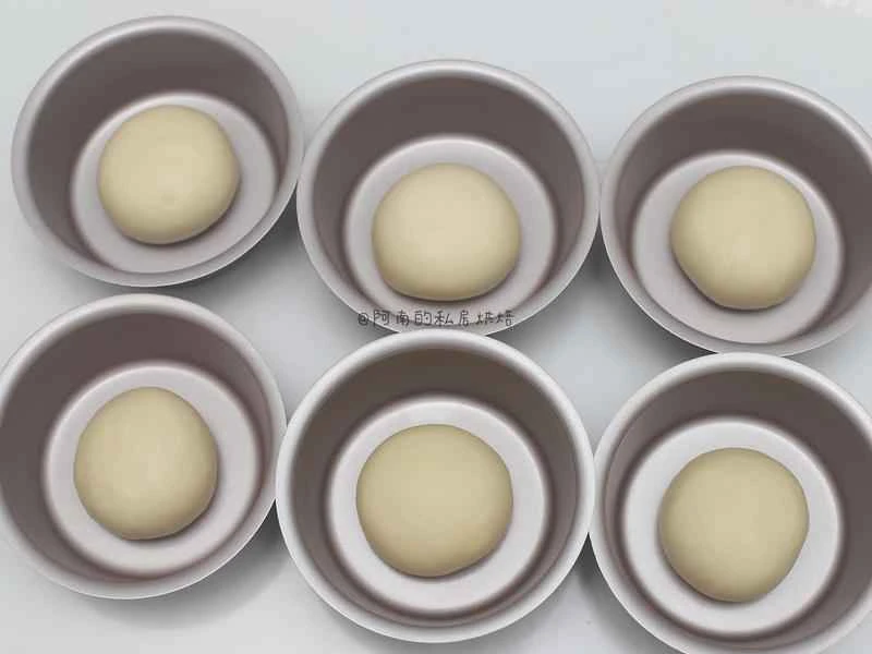 How to make pure milk hand-torn toast: Step 1