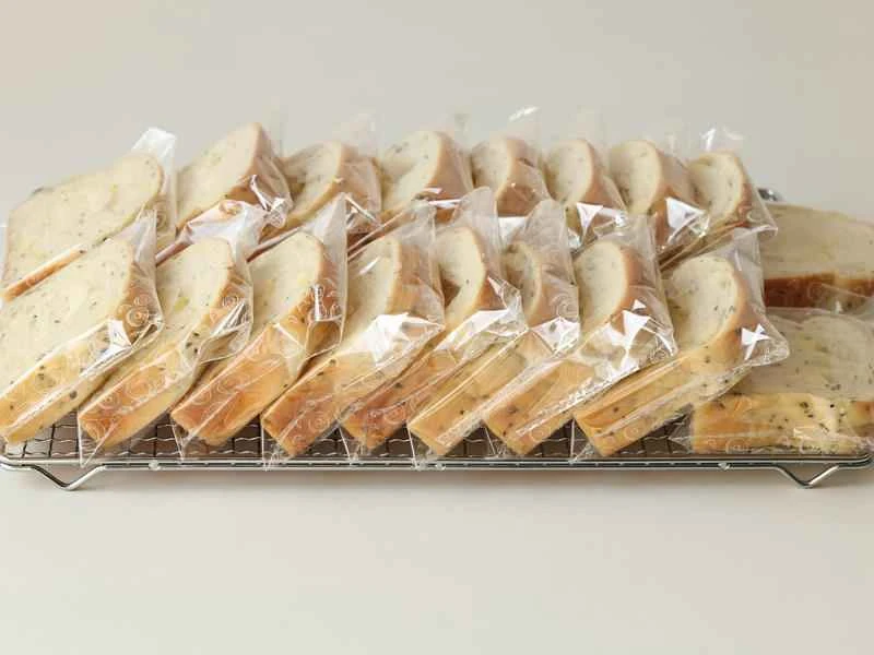 How to make pure milk hand-torn toast: Step 1