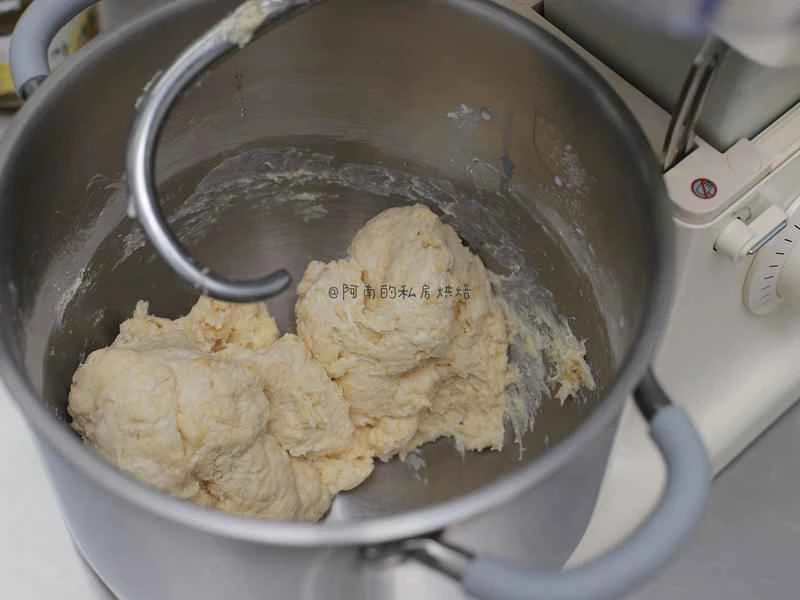 How to make pure milk hand-torn toast: Step 1