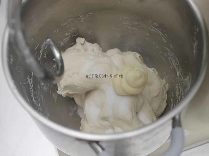 How to make pure milk hand-torn toast: Step 1