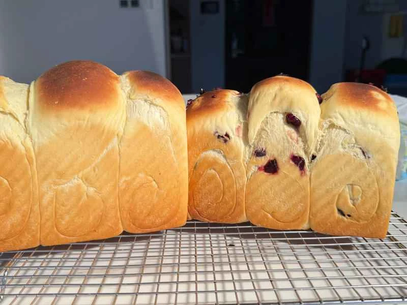 How to make pure milk hand-torn toast: Step 1