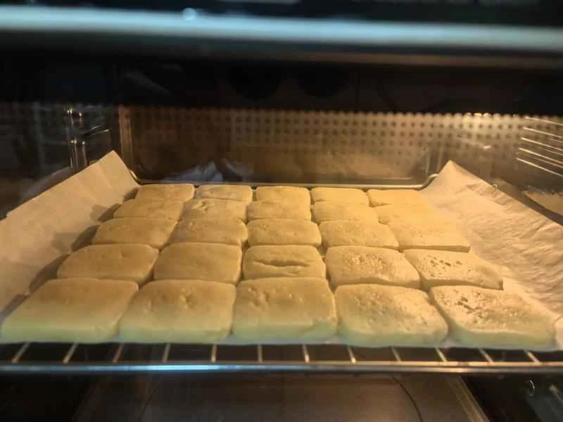 How to make pure milk hand-torn toast: Step 1