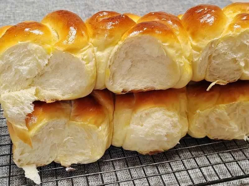 How to make pure milk hand-torn toast: Step 1