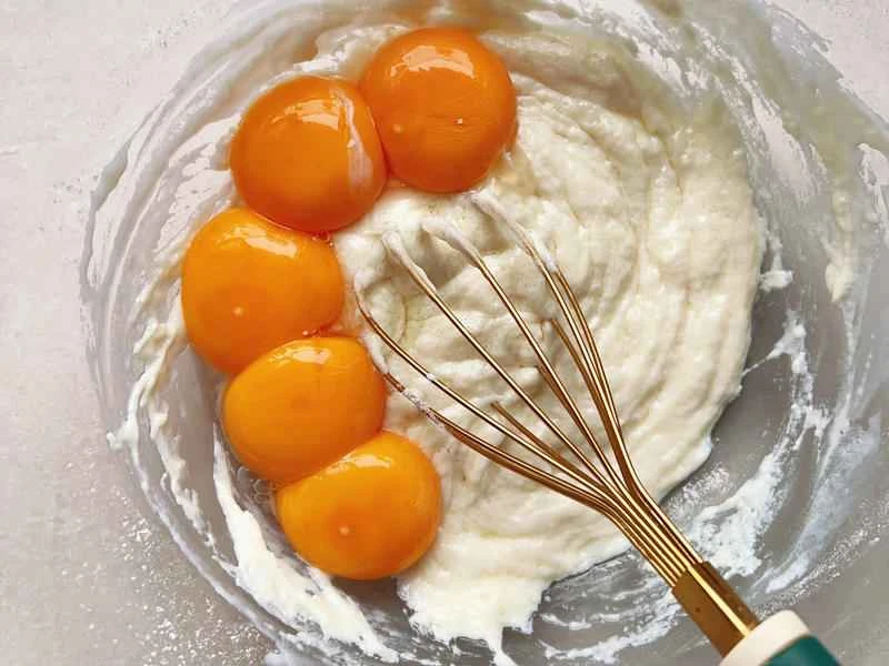 How to make pure milk hand-torn toast: Step 1