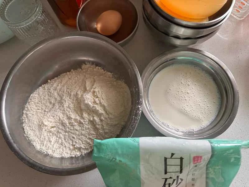 How to make pure milk hand-torn toast: Step 1