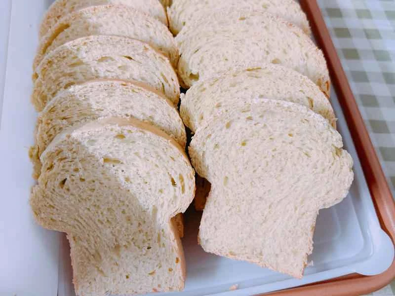 How to make pure milk hand-torn toast: Step 1