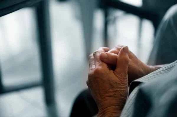 What causes a person's skin to resemble snakeskin?