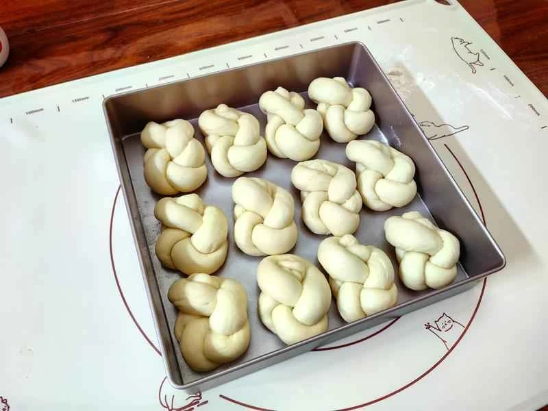 How to make pure milk hand-torn toast: Step 1