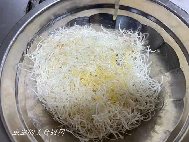 How to make pure milk hand-torn toast: Step 1