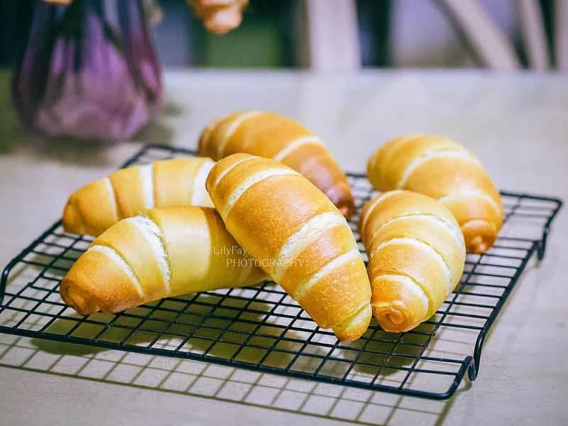 How to make pure milk hand-torn toast: Step 1