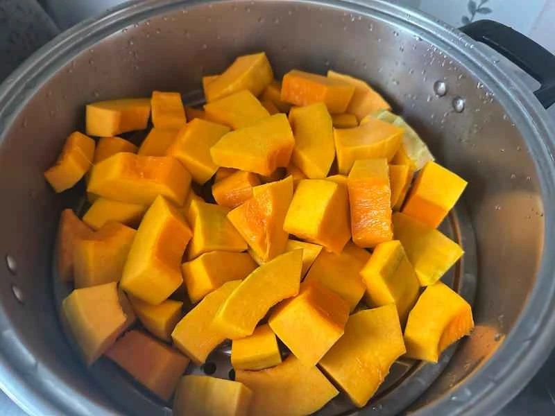 How to make pure milk hand-torn toast: Step 1