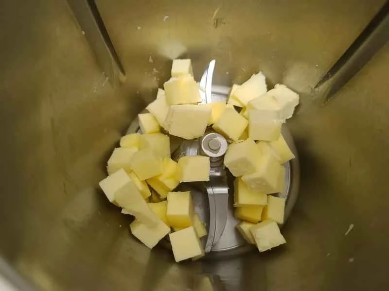 How to make pure milk hand-torn toast: Step 1