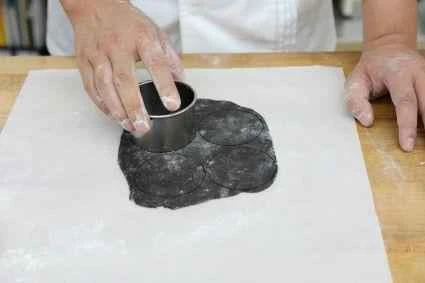 How to make pure milk hand-torn toast: Step 1