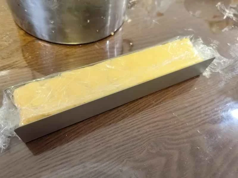 How to make pure milk hand-torn toast: Step 1