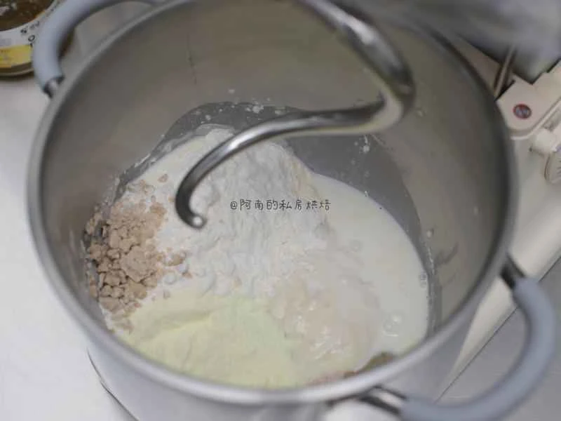 How to make pure milk hand-torn toast: Step 1