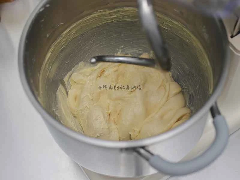 How to make pure milk hand-torn toast: Step 1