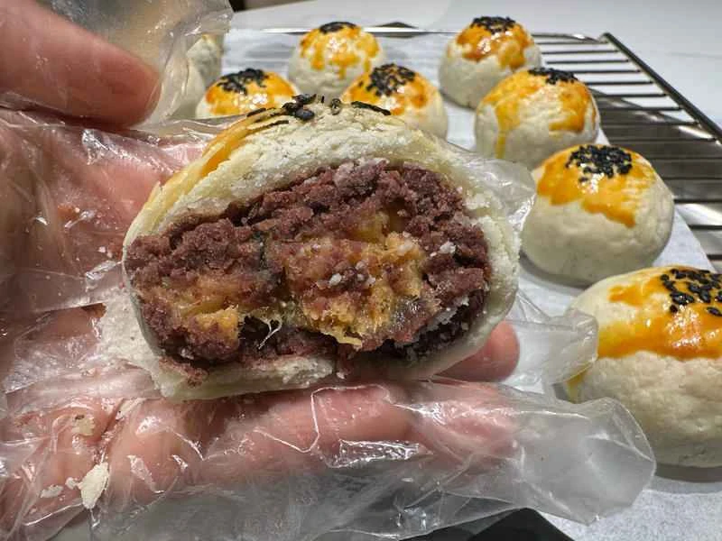 How to make pure milk hand-torn toast: Step 1