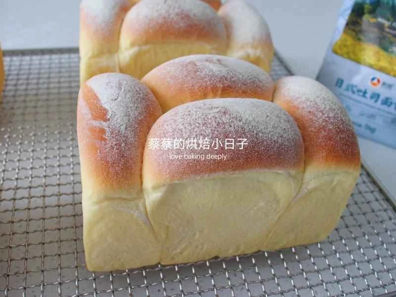 How to make pure milk hand-torn toast: Step 1