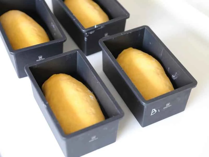 How to make pure milk hand-torn toast: Step 1