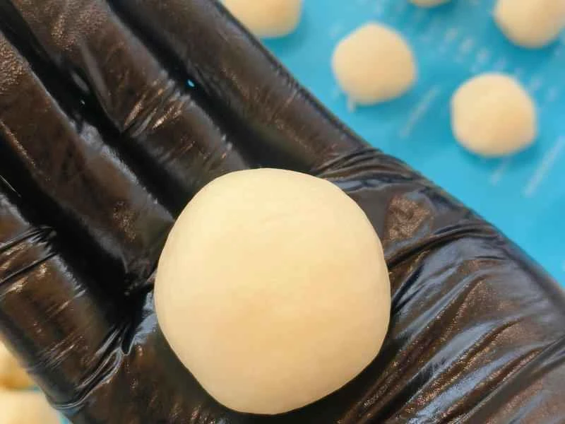 How to make pure milk hand-torn toast: Step 1