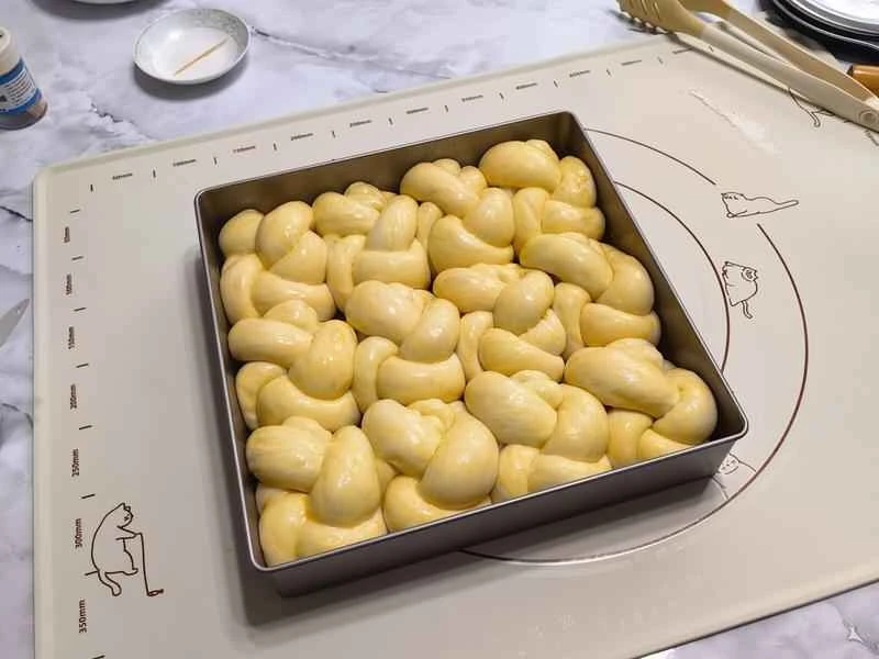 How to make pure milk hand-torn toast: Step 1