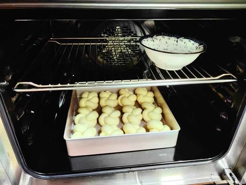 How to make pure milk hand-torn toast: Step 1