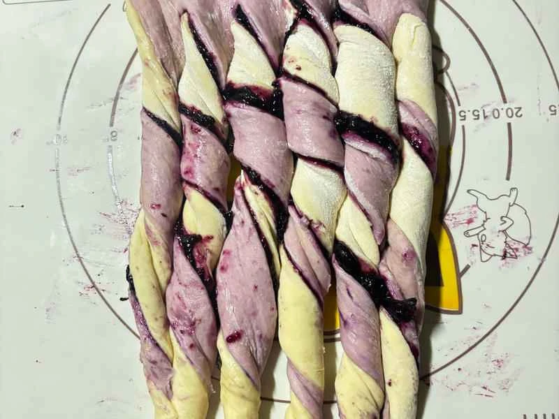 How to make pure milk hand-torn toast: Step 1