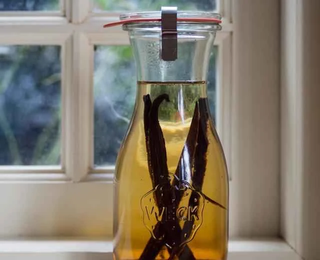 FL Homemade Natural Vanilla Extract Recipe: Baking Principles