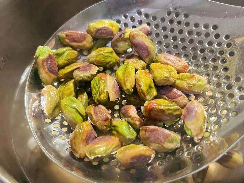 How to make pure milk hand-torn toast: Step 1