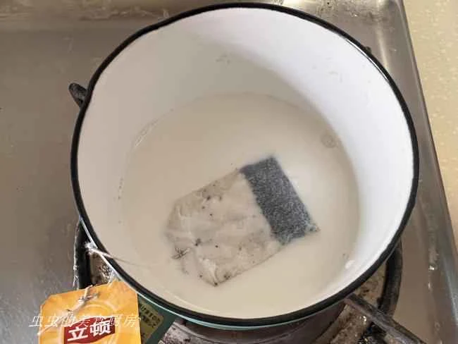 How to make pure milk hand-torn toast: Step 1