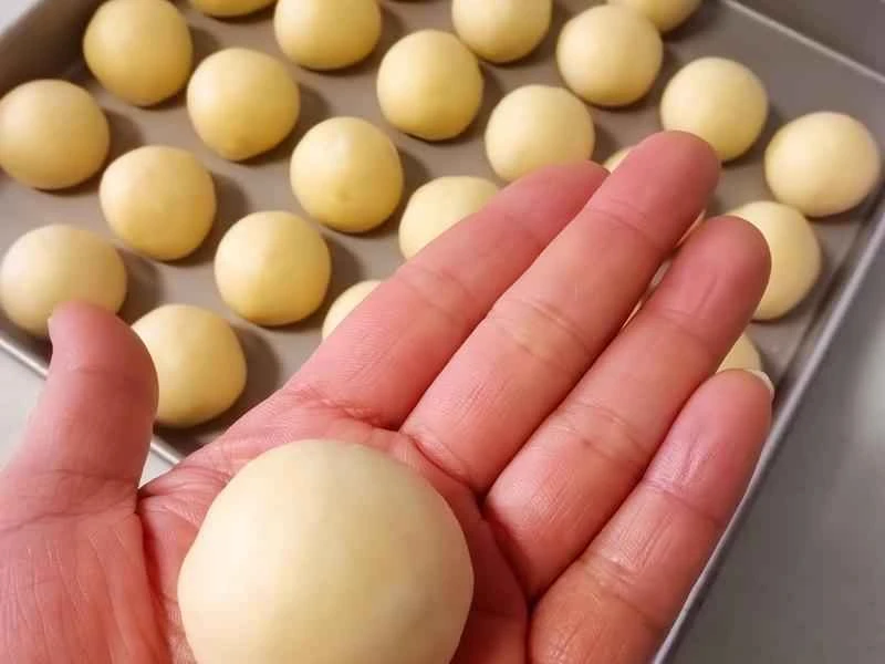 How to make pure milk hand-torn toast: Step 1