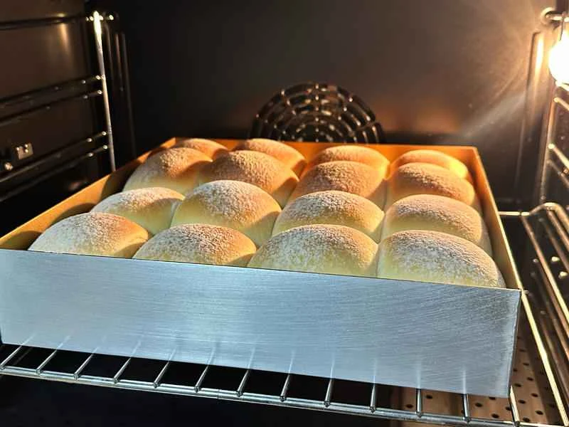 How to make pure milk hand-torn toast: Step 1