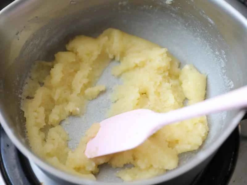 How to make pure milk hand-torn toast: Step 1