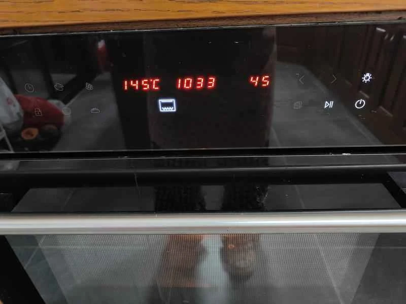 How to make pure milk hand-torn toast: Step 1