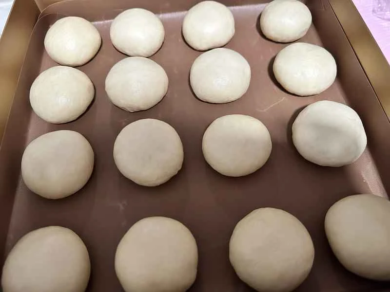 How to make pure milk hand-torn toast: Step 1