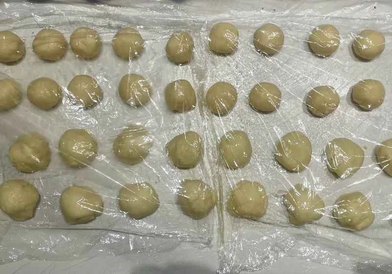 How to make pure milk hand-torn toast: Step 1