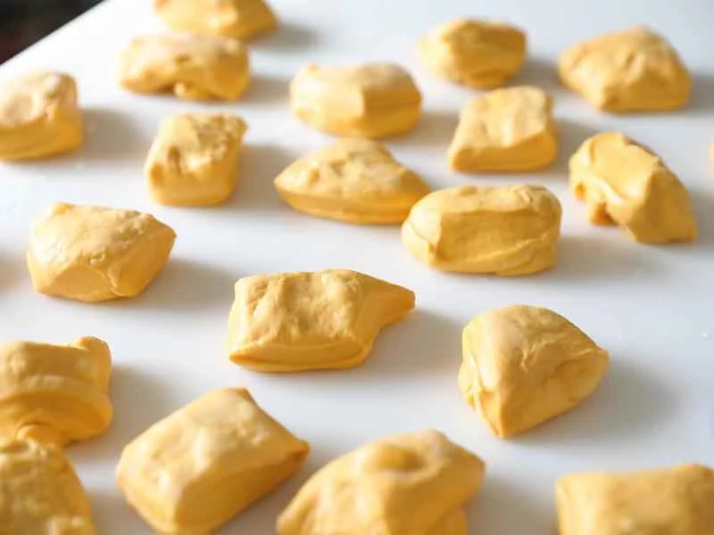 How to make pure milk hand-torn toast: Step 1