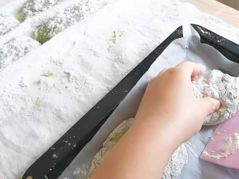 How to make pure milk hand-torn toast: Step 1