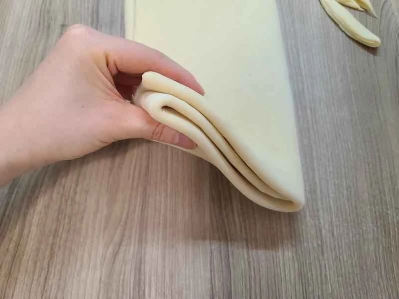 How to make pure milk hand-torn toast: Step 1